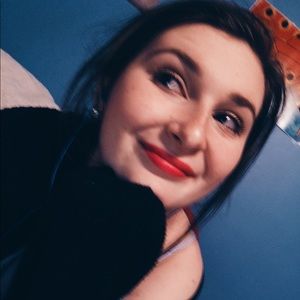 Meet your Posher, Anika